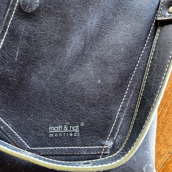 Matt & Nat vegan leather bag black & olive crossbody 2 straps lined brass trim - Picture 4 of 8